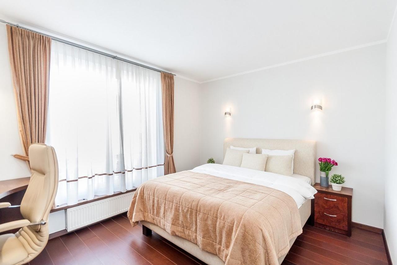Central Apartment In Gedimino Av By Urban Rent Vilnius Ngoại thất bức ảnh