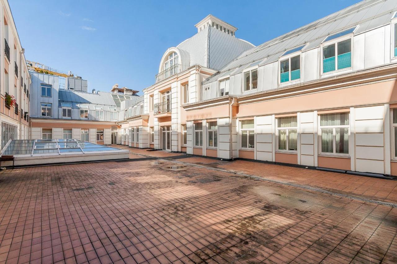 Central Apartment In Gedimino Av By Urban Rent Vilnius Ngoại thất bức ảnh